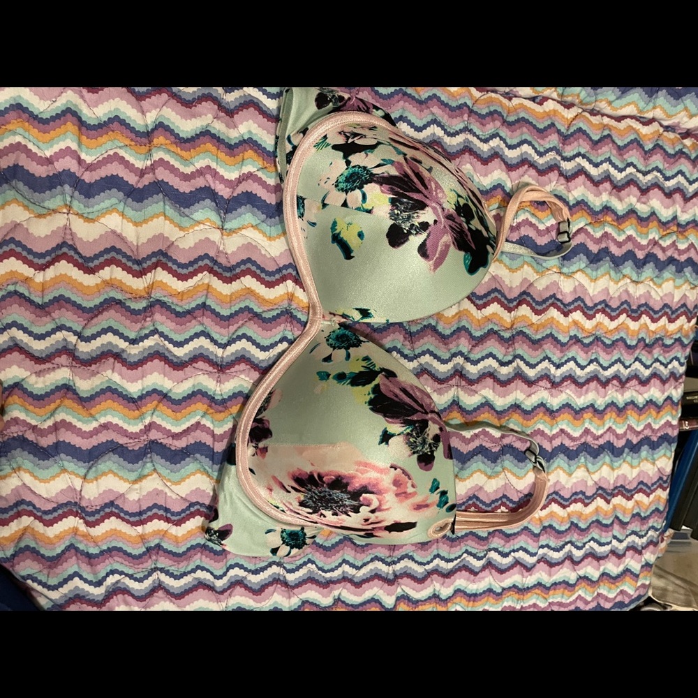 Cosmopolitan floral push-up bra